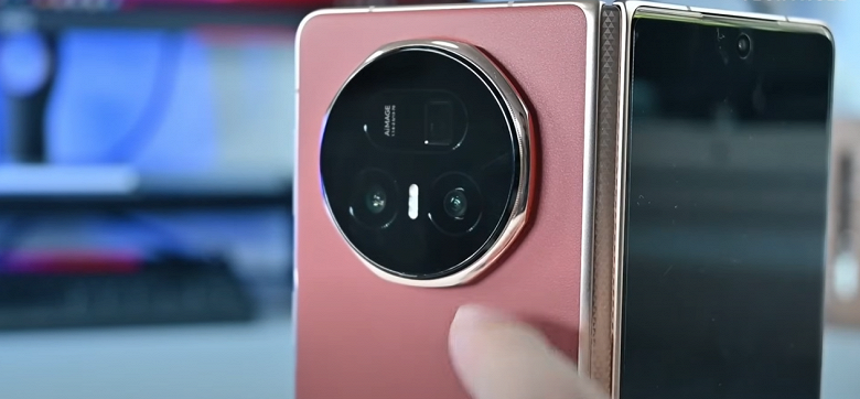 Самый тонкий на рынке с уникальным аккумулятором. Появилось видео распаковки Honor Magic V5, показаны складка и содержимое коробки